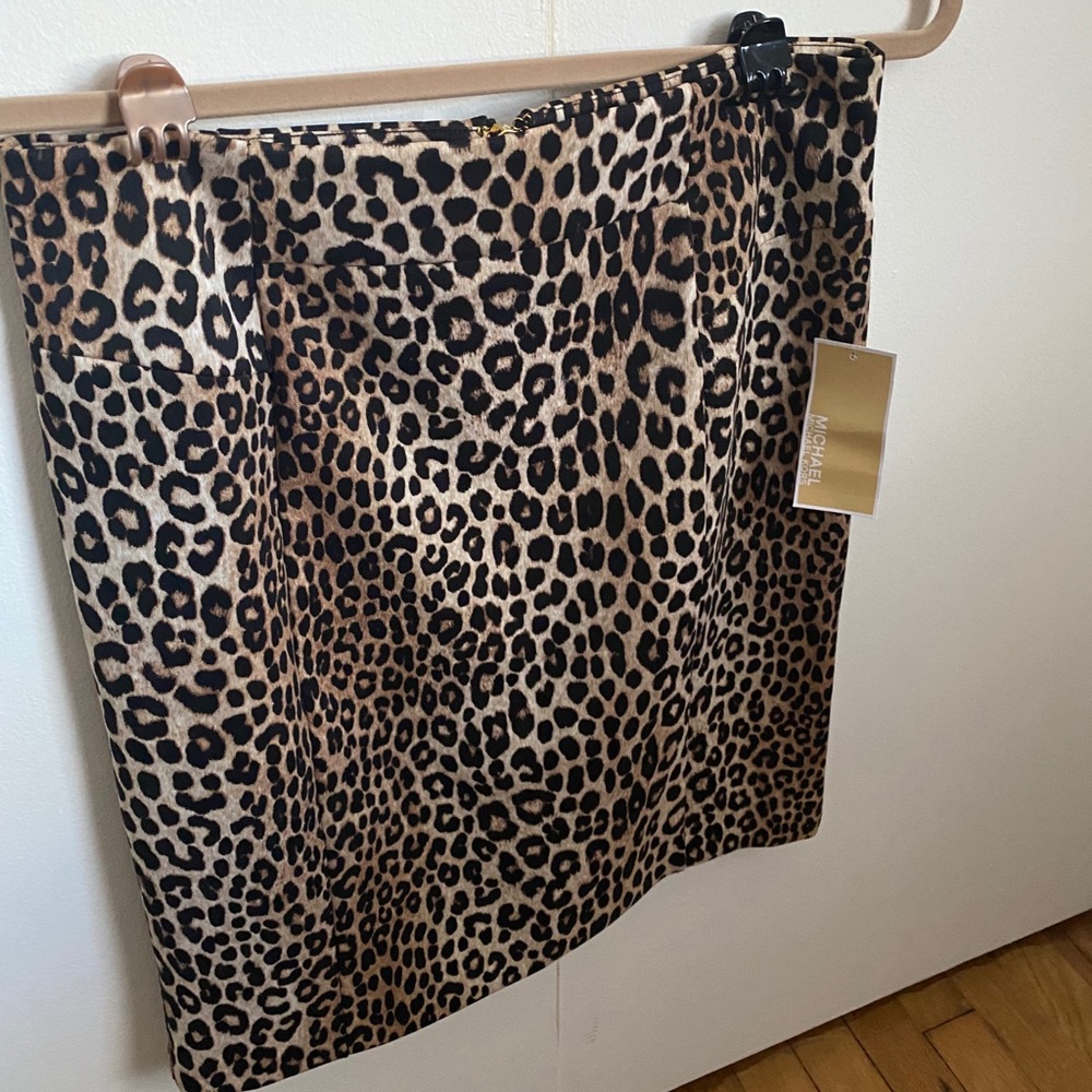 Women’s skirt. Brand new w/tags on